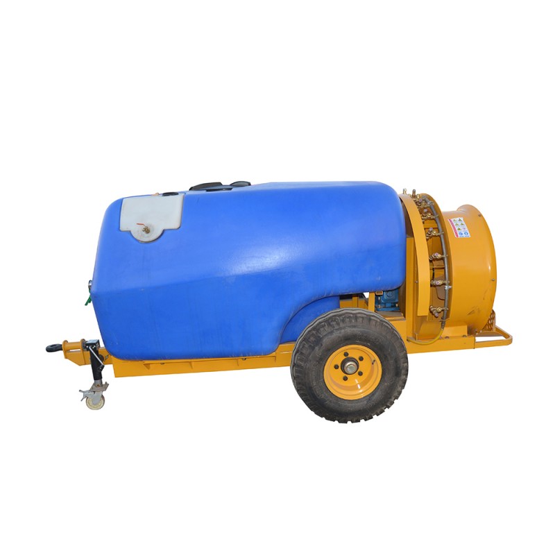 Sprayer de pomar à frente